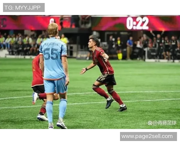 亚特兰大与哥伦布的激烈对决揭示了球队实力的较量与战术的博弈